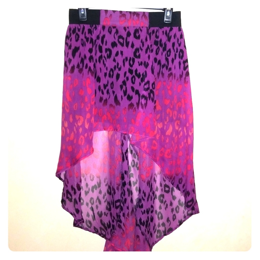 Wavy incline skirt